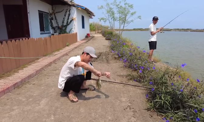 Đi săn tìm giống cây về trồng, team Quang Linh mừng rơn gặp loại cây ăn trái quen thuộc ở Việt Nam - Ảnh 6.