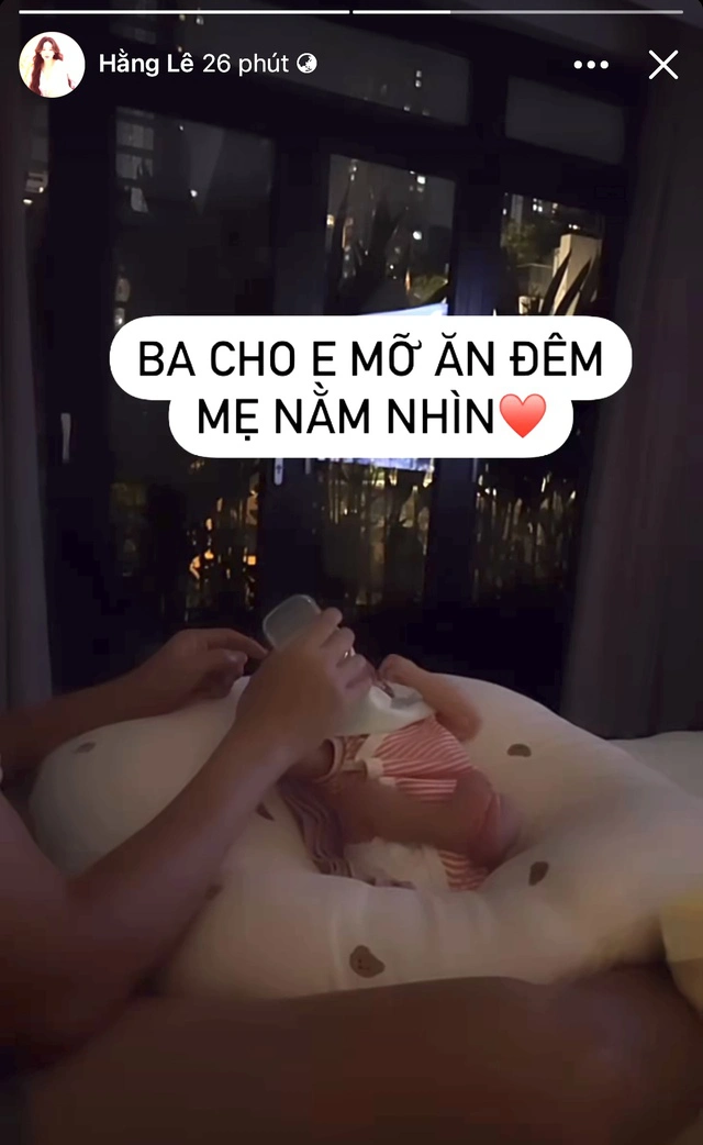 Cận diện mạo đáng yêu của con trai 5 tháng tuổi nhà Minh Hằng, dù 'ngậm thìa vàng' vẫn được bố mẹ tập tự lập từ bé! - Ảnh 6