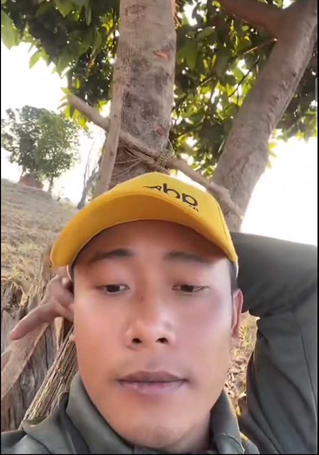  Quang Linh để lộ gương mặt tiều tụy khi livestream. (Ảnh: Chụp màn hình Quang Linh Vlog)