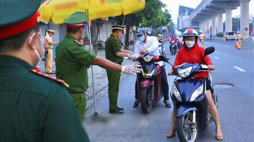 Thông tin đi xe máy đội mũ bảo hiểm kém chất lượng bị phạt 500.000 đồng có đúng không? - ảnh 2