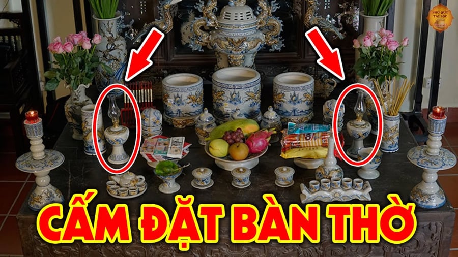 Bàn thờ không đặt hai hướng này kẻo hao tài