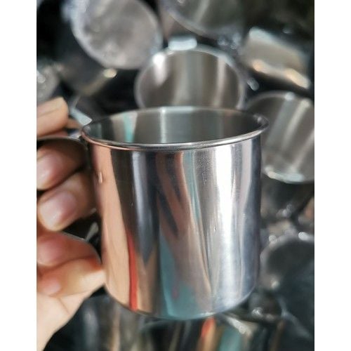 Mặc dù cốc inox có khả năng giữ nhiệt lâu, độ bền cao và dễ vệ sinh, nhưng việc sử dụng chúng cũng ẩn chứa nhiều rủi ro cho sức khỏe