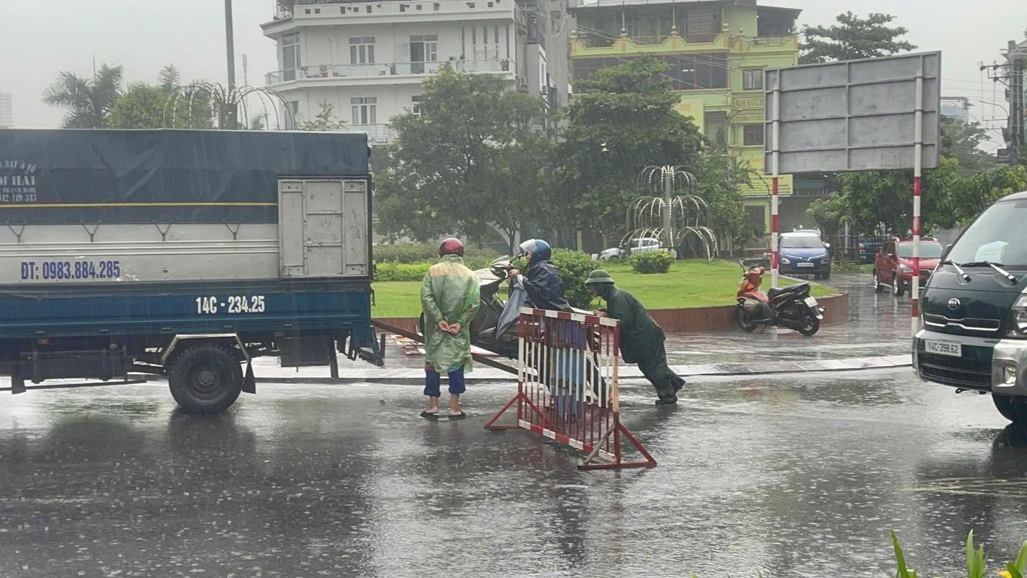 Nóng: Bão số 3 Yagi bất ngờ đi lệch hướng Nam, tiến thẳng vào Hải Phòng - Hà Nội với tốc độ khủng khiếp- Ảnh 25.