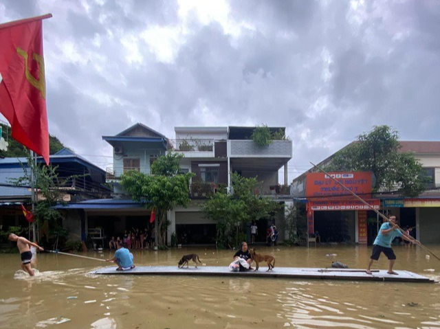 98 người chết và mất tích, 746 người bị thương do bão lũ; thiệt hại kinh tế vô cùng nặng nề- Ảnh 2.