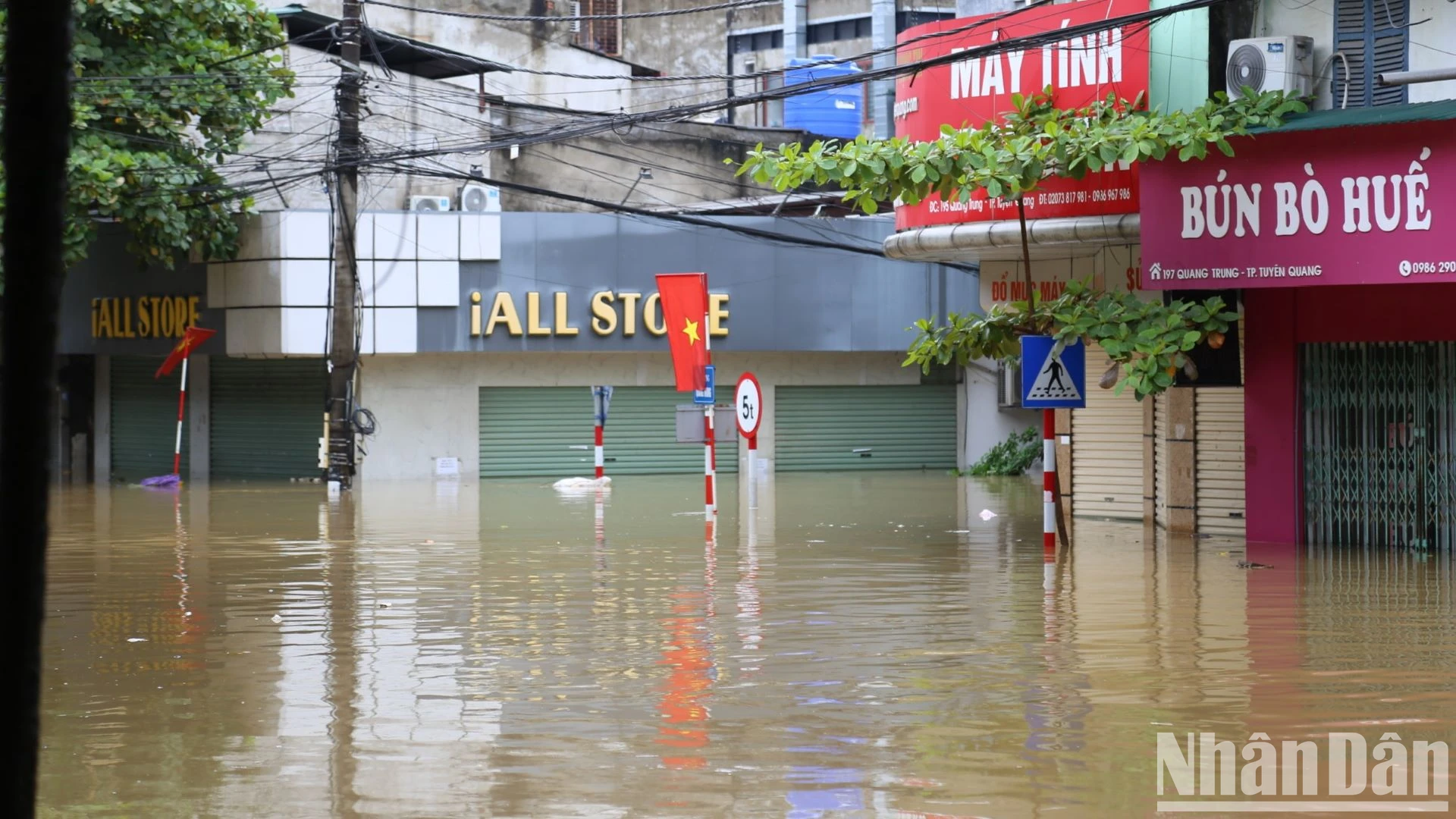 Nước đã ngập toàn thành phố Tuyên Quang ảnh 2