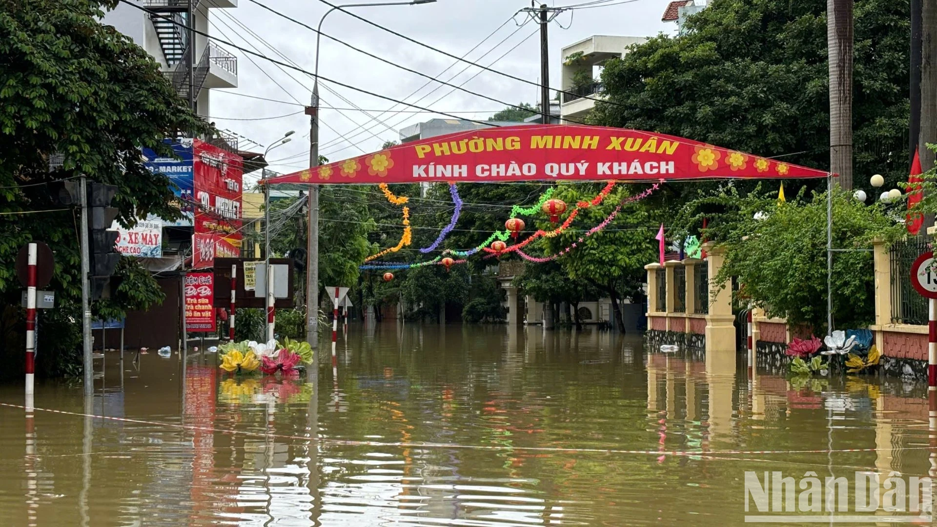 Nước đã ngập toàn thành phố Tuyên Quang ảnh 6