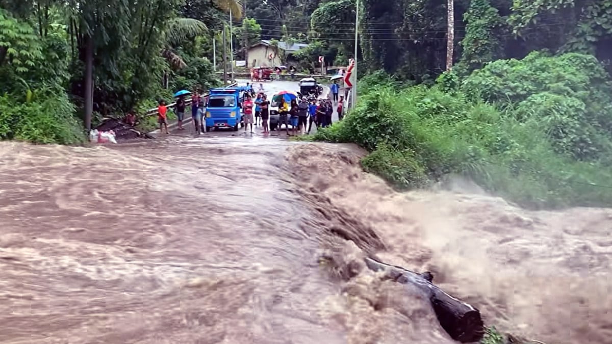 ]Tropical Storm Kristine dumps heavy rains