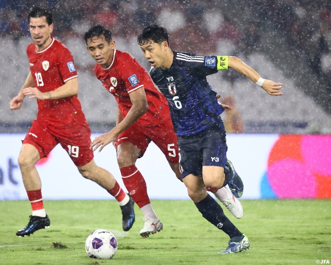 Nhật Bản (áo xanh) thi đấu áp đảo và thắng Indonesia 4-0 ở lượt năm bảng C vòng loại ba World Cup 2026 - khu vực châu Á, Ảnh: JFA