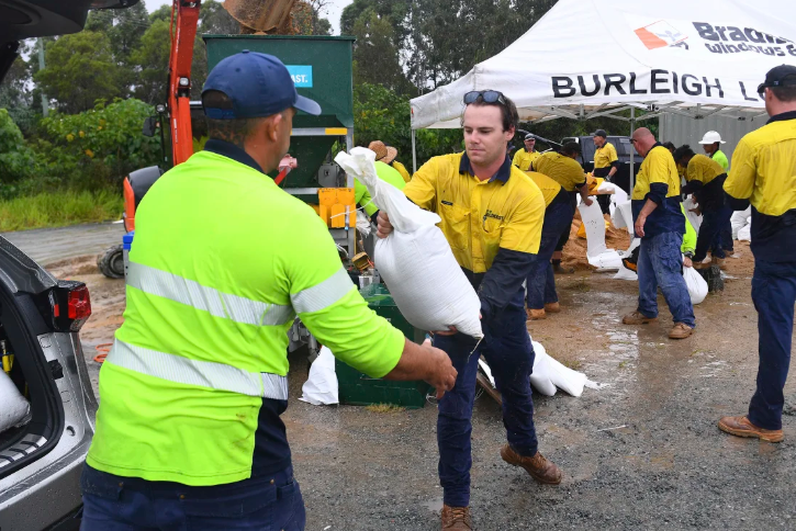 Trận bão hiếm hoi đe dọa hàng triệu người ở bờ biển phía Đông Australia - Ảnh 1.