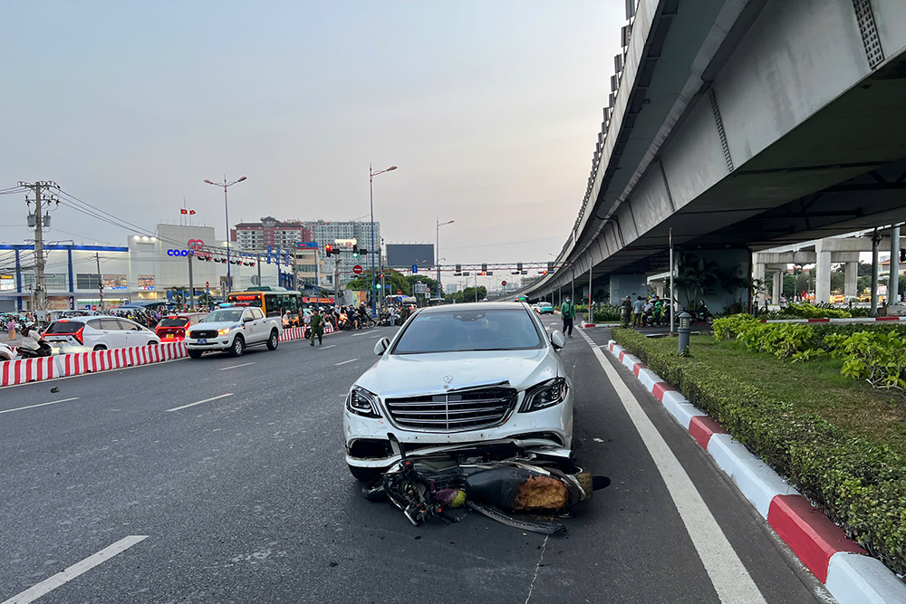 Nữ tài xế Mercedes đâm hàng loạt xe máy: Đi sai làn đường, có nồng độ cồn