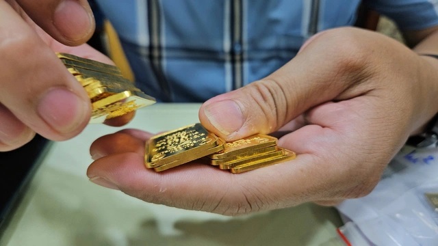 Giá vàng hôm nay 21/4/2025: Vừa mở cửa đã bùng nổ, vàng miếng SJC tăng thêm 3 triệu đồng - Ảnh 2