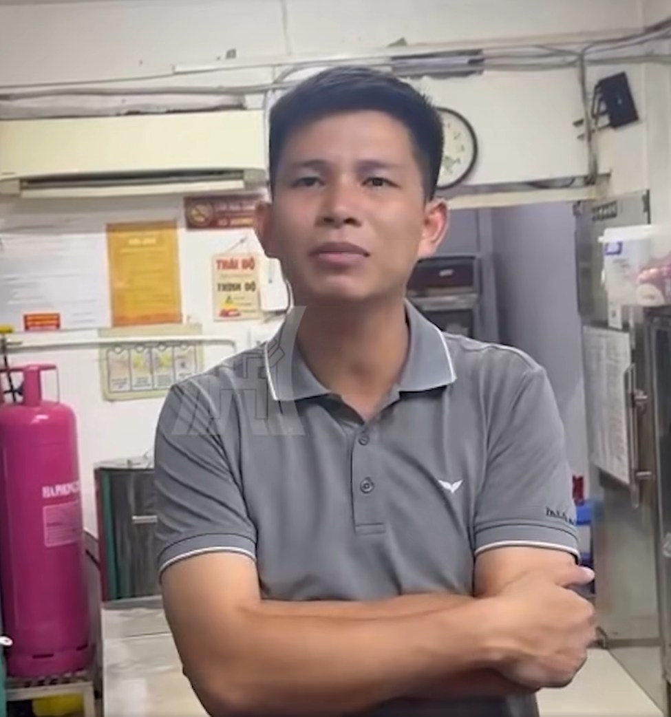 Có thể là hình ảnh về 1 người