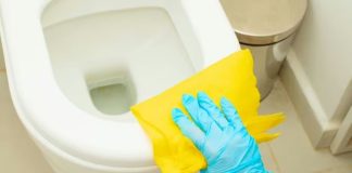 Bí quyết loại bỏ vết ố trên bệ toilet: Không cần chà rửa, không cần thuốc tẩy, chỉ với một nguyên lieu rẻ tiền