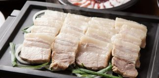 Luộc thịt gà, thịt lợn đừng bỏ gừng, thêm thứ này vào thịt thơm nức, ai cũng khen ngon