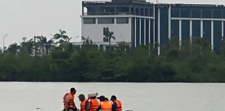 Duẫn ơi! Cuối cùng cả nhà cũng tìm thấy anh và 2 con rồi! Anh có biết lúc tìm thấy, trên người 2 con vẫn mặc thứ gì không?