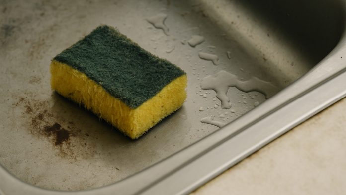 5-o-chua-vi-nhua-dang-lo-ngay-trong-tu-bep-nho-nhung-khong-vo-hai-074930