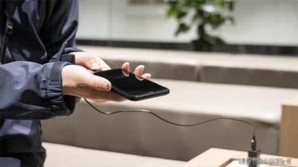 Muṓn pin ᵭiện thoại sử dụng ᵭược ʟȃu hơn và ⱪhȏng nhanh chai, bạn cần thay ᵭổi cách sạc từ hȏm nay. 