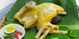 Đổ nước lã vào luộc gà vừa nhớt vừa đỏ, mách bạn 1 bước để gà chín đều, ngọt đậm