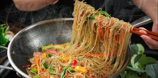 Mẹo xào miến không vón cục, tơi mềm như ngoài hàng