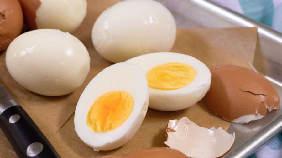 Ăn trứng vào buổi sáng tạo cảm giác no lâu, ổn định năng lượng.