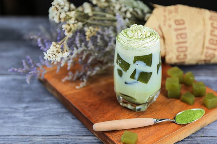 cach-lam-matcha-latte-thach-tra-xanh-thom-mat-cuc-tot-cho-suc-khoe-225815