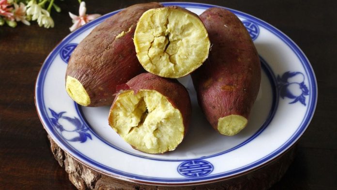 meo-luoc-khoai-lang-chin-mem-chi-ton-5-phut-cua-nguoi-nhat-235950