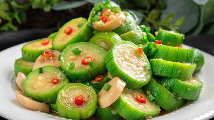 Thường xuyên ăn mướp vào mùa hè mang ʟại nhiḕu ʟợi ích cho sức ⱪhỏe.