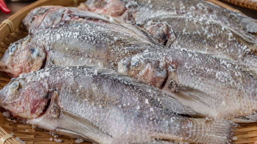 Ăn nhiều cá muối mặn không tốt cho sức khỏe
